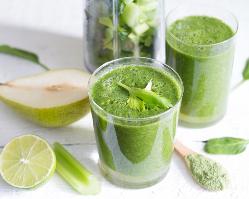 This image has an empty alt attribute; its file name is Green-smoothie.jpg